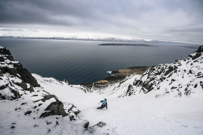 Fjallaskíðamaður í nágrenni Dalvíkur.