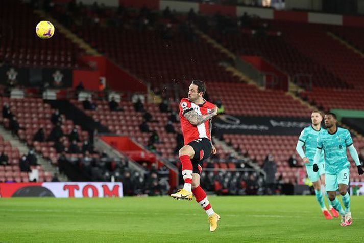 Danny Ings skorar sigurmarkið.