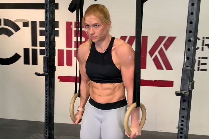 Anníe Mist Þórisdóttir hefur tekið því sem áskorun að takast á við hringina og muscle-up greinina sem reyndist henni svo erfið á fyrstu heimsleikunum.