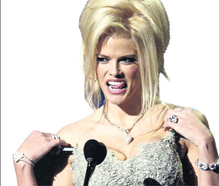 Aðdáendur Playboy-kanínunnar Önnu Nicole Smith hafa nýtt sér netið til að votta samúð sína.
