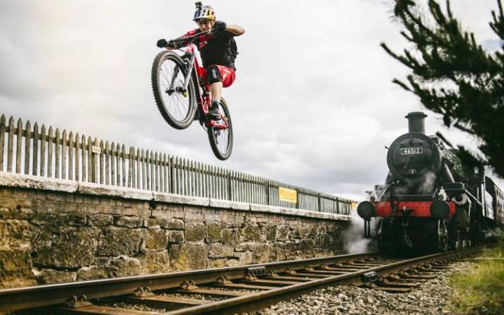 Danny MacAskill á flugi sem endranær.