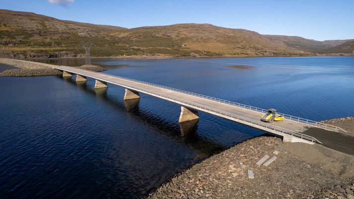 Nýja brúin yfir Þorskafjörð verður vígð 25. október næstkomandi, átta mánuðum á undan áætlun.