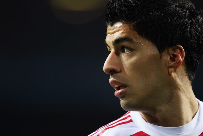 Luis Suarez gengur til liðs við Liverpool á morgun.