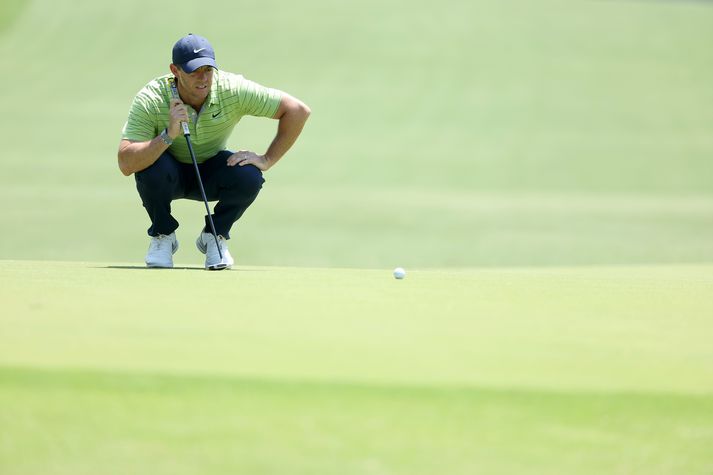 Rory McIlroy lék manna best á fyrsta degi PGA-meistaramótsins í golfi í kvöld.