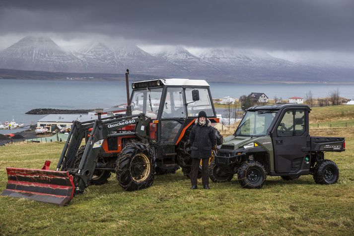 Kristján Kjartansson vildi létta sér snjómoksturinn með aðgengilegri dráttarvél en tollurinn setur strik í reikninginn.