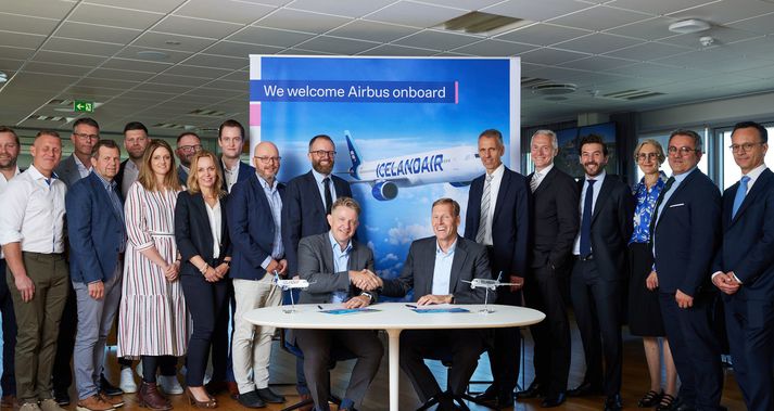 Bogi Nils Bogason, forstjóri Icelandair og Wouter van Wersch, Head of Region & Sales Europe hjá Airbus.