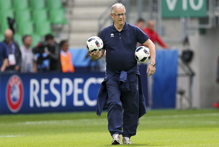 Lars Lagerbäck er afslappaður, rólegur en líka lúmskur.