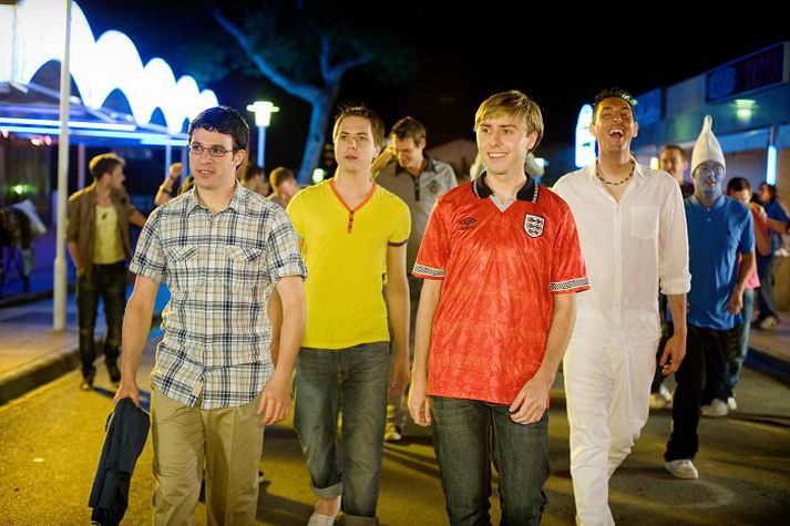Breskir ólátabelgir Will og félagar halda til Krítar í bresku gamanmyndinni The Inbetweeners. Justin Timberlake leikur hins vegar aðalhlutverkið í kvikmyndinni In Time, en báðar myndirnar verða frumsýndar um helgina.