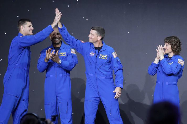 Geimfararnir fjórir við kynninguna í Houston í gær. Frá vinstri: Jeremy Hansen, Victor Glover, Reid Wiseman og Christina Hammock Koch.