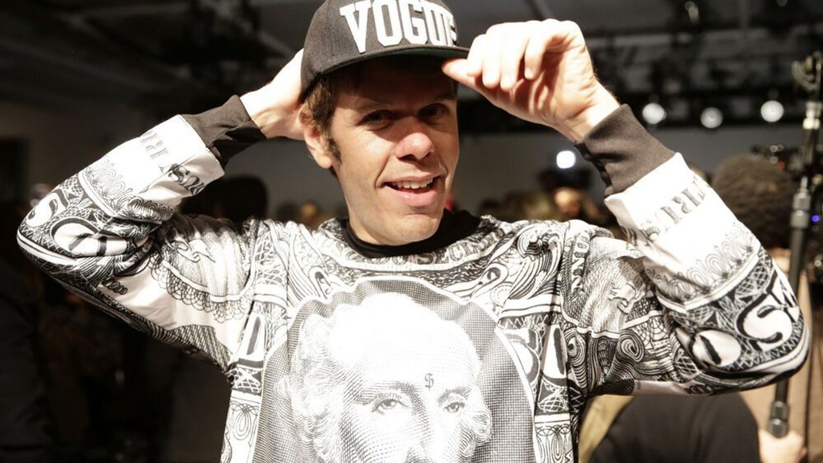 Perez Hilton fluttur á spítala eftir sjálfsskaða í beinu streymi