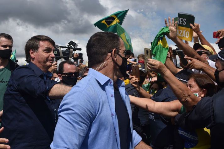 Jair Bolsonaro hittir stuðningmenn sína í höfuðborginni Brasilíu.