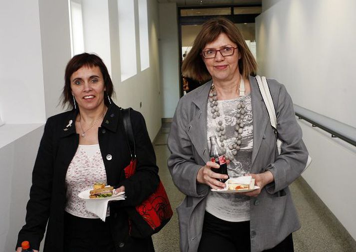 Álfheiður Ingadóttir Formaður viðskiptanefndar vill að stöður  innan bankanna verði auglýstar lausar til umsóknar og krefst þess enn að ríkisstjórnin standi við sitt.Fréttablaðið/anton