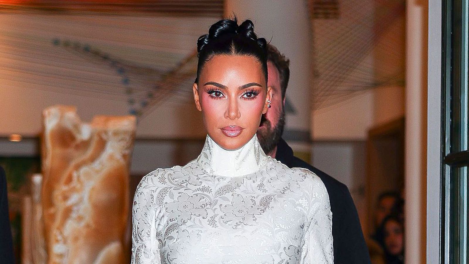 Út­skýrir hvers vegna hún eyddi myndum af Meghan og Harry