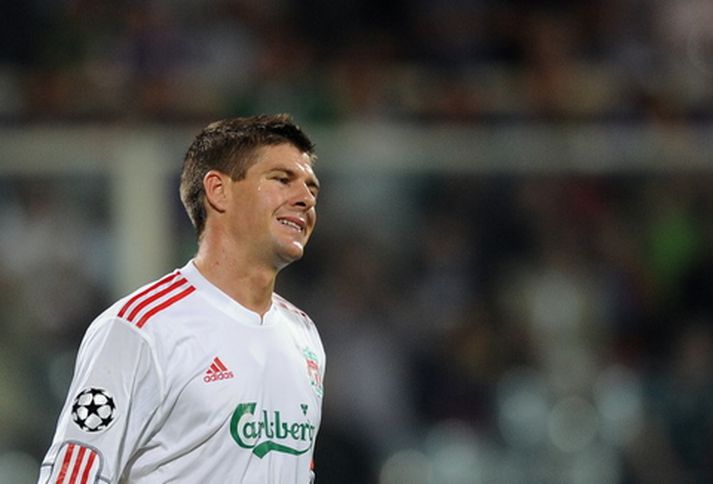 Steven Gerrard var í byrjunarliði Liverpool að nýju í kvöld en þurfti að yfirgefa völlin á 25. mínútu vegna meiðsla.