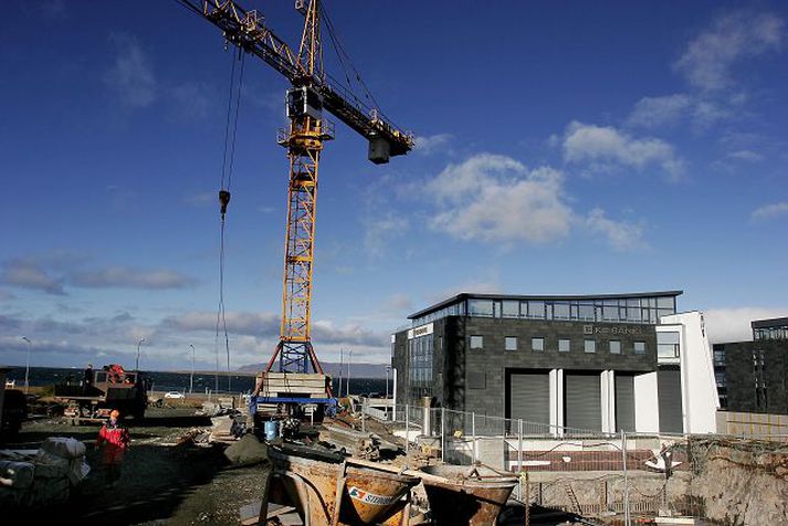 Byggt yfir kaupþing. Verðbólga er yfir spám bankanna. Helstu óvissuþættirnir voru hækkanir á verði fasteigna, matvöru og eldsneyti.