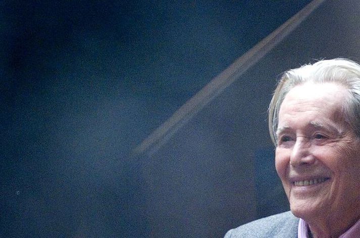 O‘Toole þykir í essinu sínu í hlutverki kvennaflagara sem má muna fífil sinn fegurri en hann kynnist stúlku á unglingsaldri sem hristir upp í tilveru hans.