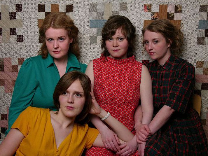 Hljómsveitin Amiina hefur bæst við dagskrá Iceland Airwaves sem verður haldin eftir tvær vikur.