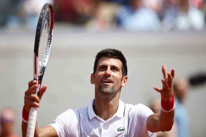 Novak Djokovic er í smá basli.