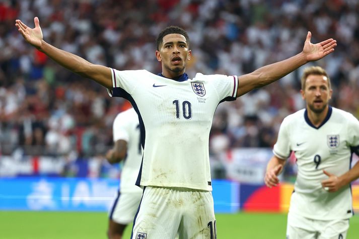 Bellingham fagnaði innilega og var ekki enn hættur þegar England gekk yfir á eigin vallarhelming.