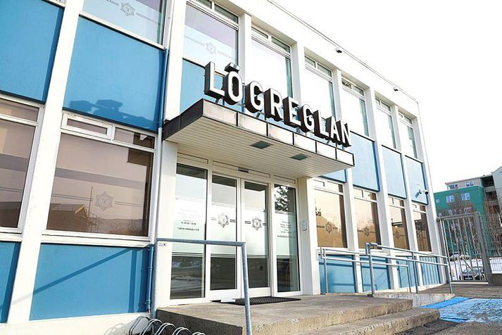 Lögreglustöðin við Hverfisgötu.