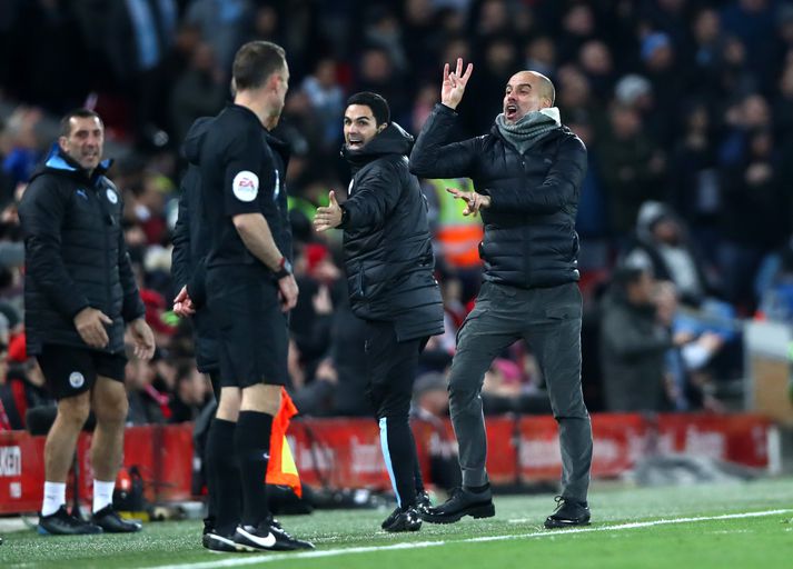 Guardiola kvartaði yfir dómgæslunni með miklu látbragði.