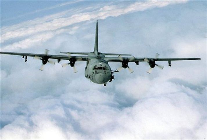 Mynd af AC-130 flugvél Bandaríkjahers en hún er sömu tegundar og notuð var í nótt.