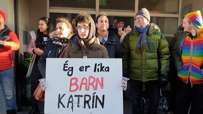 Senda átti Maní Shahidi, 17 ára íranskan transpilt og foreldra hans úr landi þann 17. febrúar.