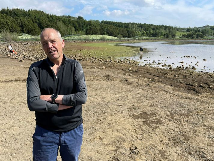 Gísli Ásgeirsson, þýðandi og kennari, hefur tekið eftir miklum breytingum á Hvaleyrarvatni, sem er ein helsta náttúruperla höfuðborgarsvæðsins. 