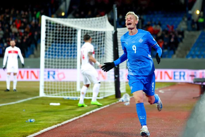 Orri Steinn Óskarsson fagnar frábæru marki sínu í upphafi leiksins í gær.