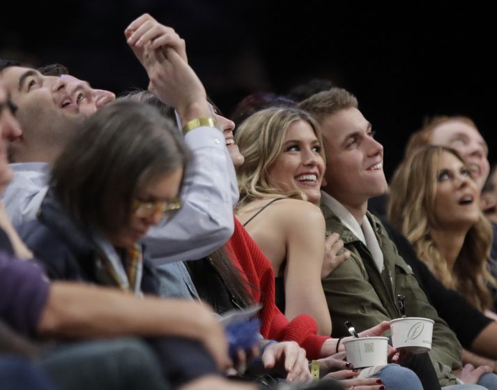 Eugenie Bouchard og John Goehrke á stefnumótinu í Barkleys Canter í Brooklyn í gær.