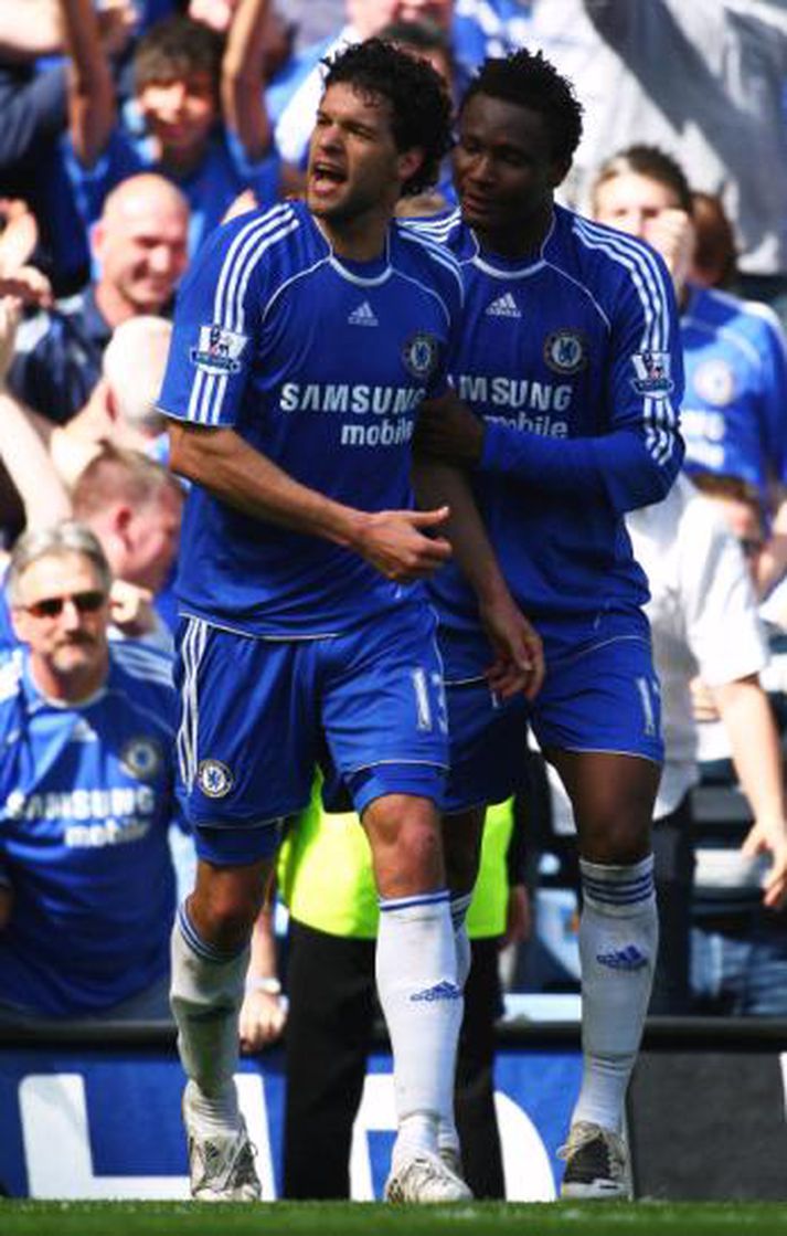 Ballack með John Obi Mikel.