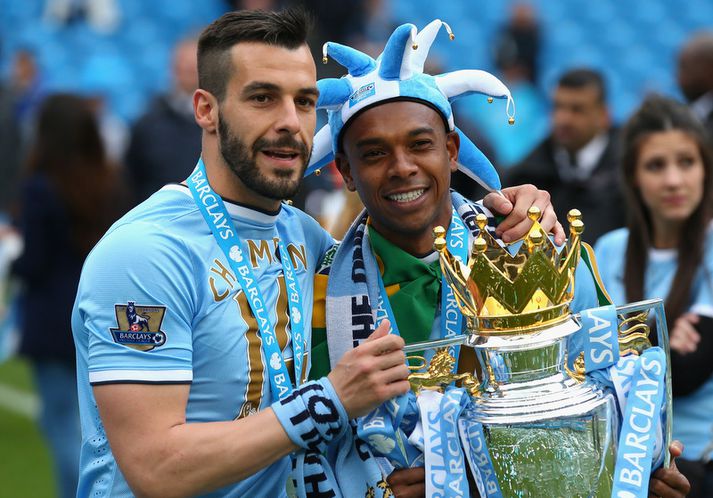 Álvaro Negredo og Fernandinho með bikarinn eftirsótta.