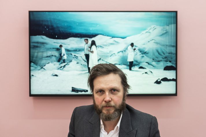 Ég er algjör fagurkeri, segir Ragnar Kjartansson sem sést hér fyrir framan verk sitt Fígúrur í landslagi. 