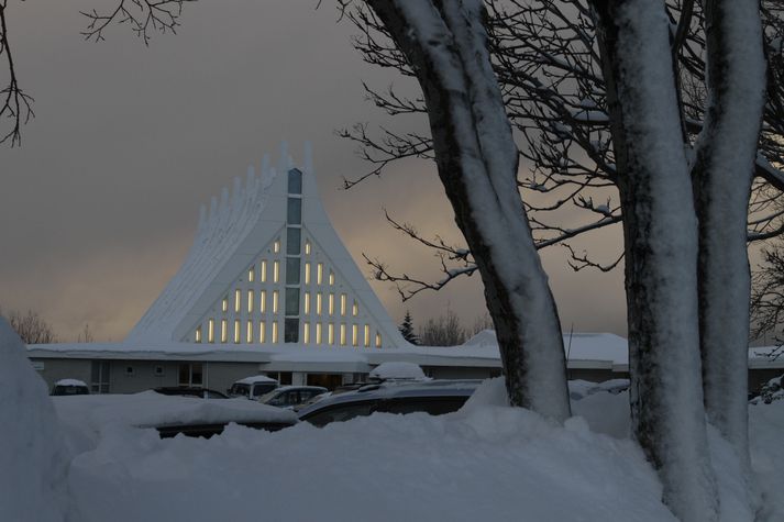 Biskup leysti Sr. Ólaf Jóhanneson frá störfum í desember síðastliðnum. Ákvörðun biskups var metin ólögleg af stjórnvöldum. 