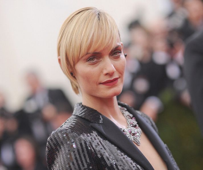 Amber Valletta.