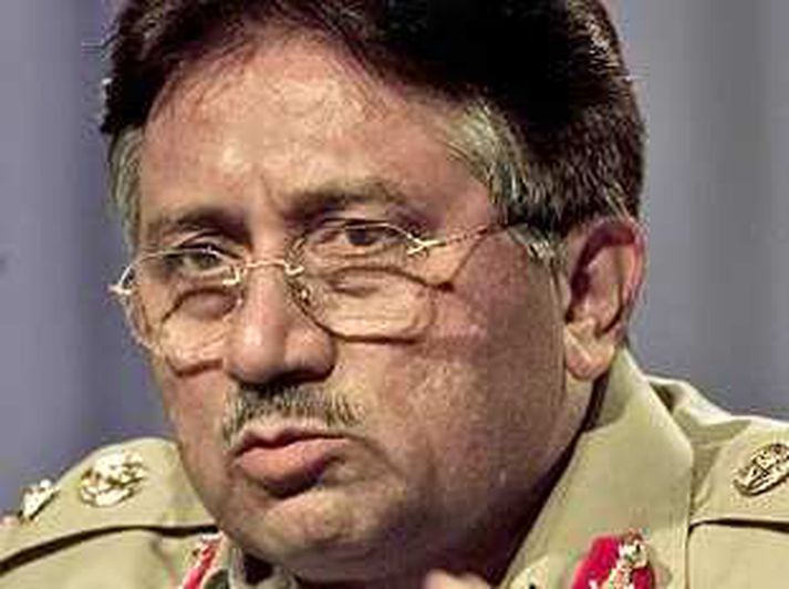 Pervez Musharraf lýsti yfir neyðarlögum í dag.