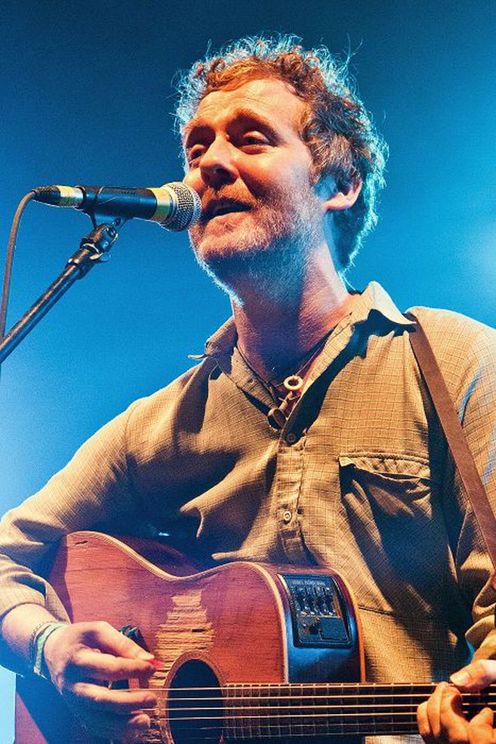Glen Hansard fékk Óskarsverðlaun fyrir besta frumsamda lagið í kvikmynd árið 2008, en hann heldur tónleika á Café Rosenberg á þriðjudaginn.