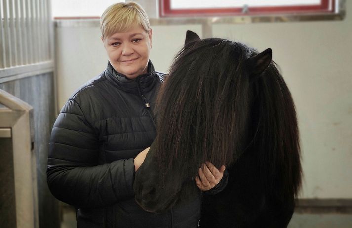 Hulda Geirsdóttir biður fólk um að virða merkingar á reiðvegum.