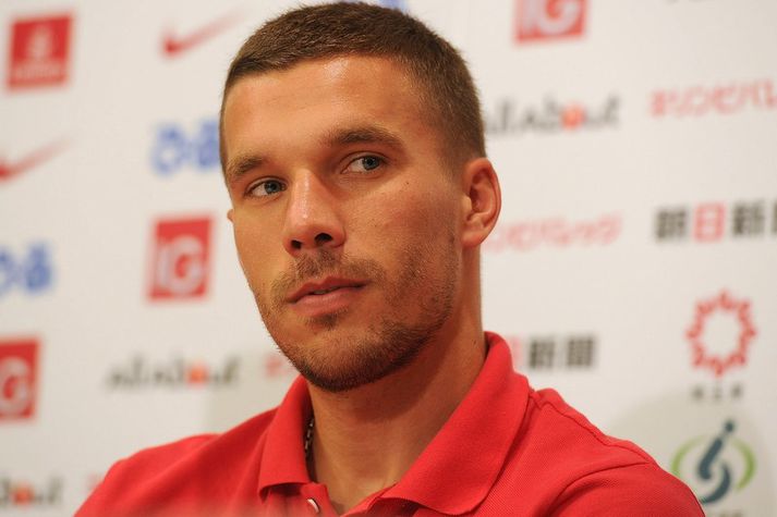 Lukas Podolski blaðamannafundi í gær.