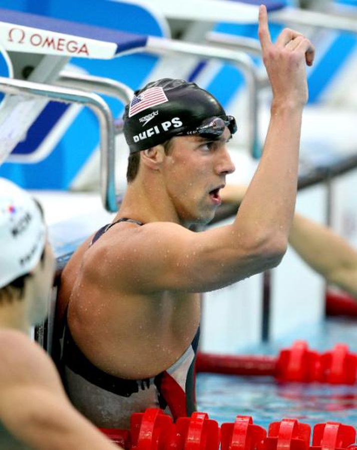 Phelps fagnar sínu þriðja gulli.