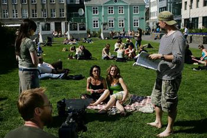 Austurvelli í sól og blíðu