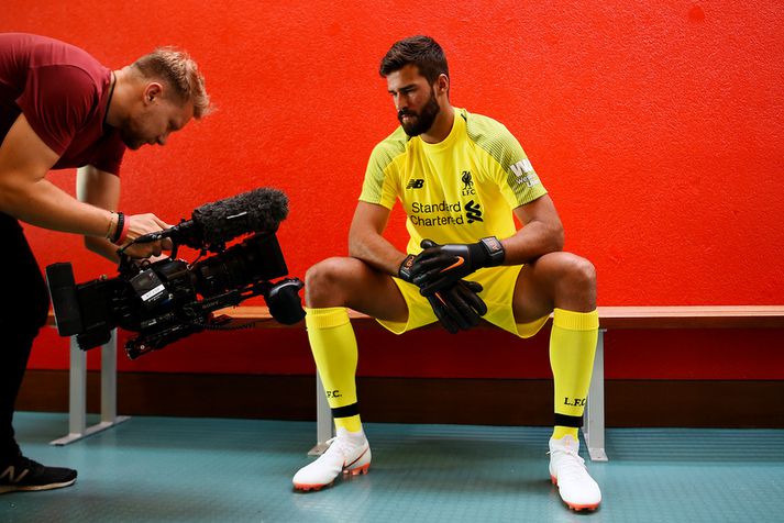 Alisson Becker myndaður í bak og fyrir.