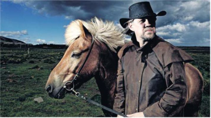 Helgi Björnsson og Reiðmenn vindanna ætla að mæta ríðandi á tónleikana sína í salnum á laugardag.