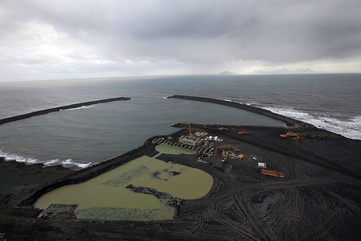 Landeyjahöfn var opnuð við hátíðlega athöfn árið 2010 en það hefur alltaf legið fyrir að Herjólfur henti ekki fyrir höfnina.