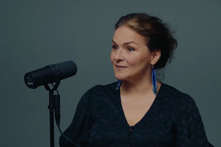 Emilíana Torrini ræddi um upphafsár ferils síns, ofsasviðskvíðann sem hún hefur glímt við lengi og leiðinlega fylgifiska frægðarinnar.