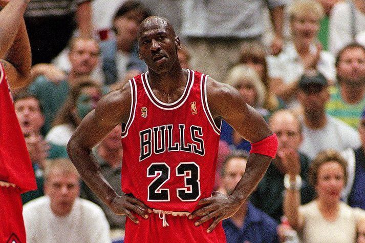 Michael Jordan var ekki auðveldur viðureignar enda keppnisskapið svakalegt. Nú fáum við meira að vita um það hvernig hann hegðaði sér á bak við tjöldin.