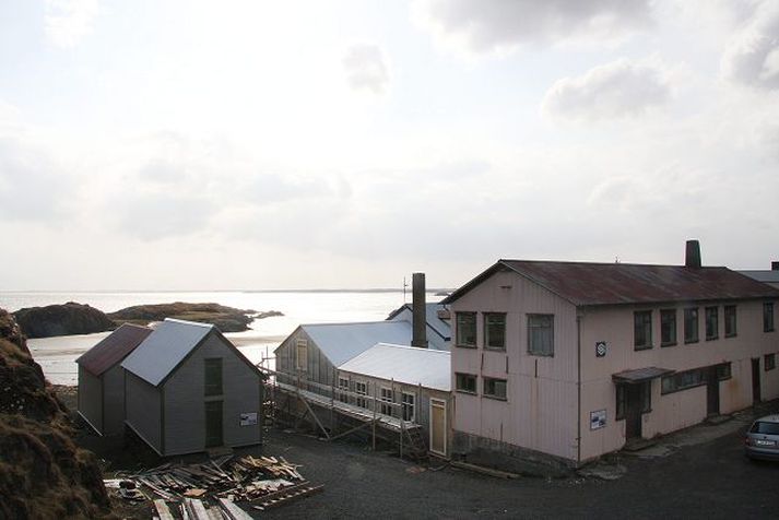 Þarna voru höfuðstöðvar Kaupfélags Borgfirðinga á sínum tíma en sum húsanna voru reist á árunum 1885 til 1886.fréttablaðið/jón sigurður