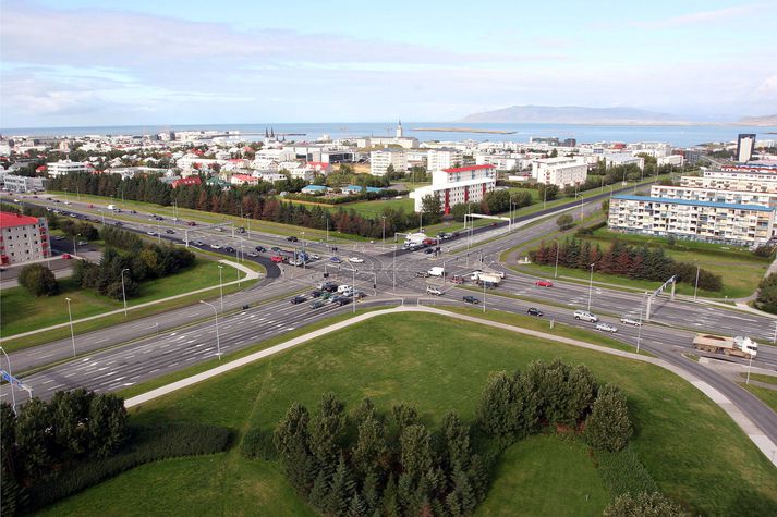 Takmarkanir á umferð um Miklubraut við gatnamótin við Kringlumýrarbraut munu standa til föstudagsmorguns.