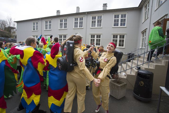 Dimmitering í Kvennó í hitteðfyrra. Skólinn er einn af sjö sem fengið hafa sérstakt framlag til að mæta rekstrarvanda. Fréttablaðið/Daníel