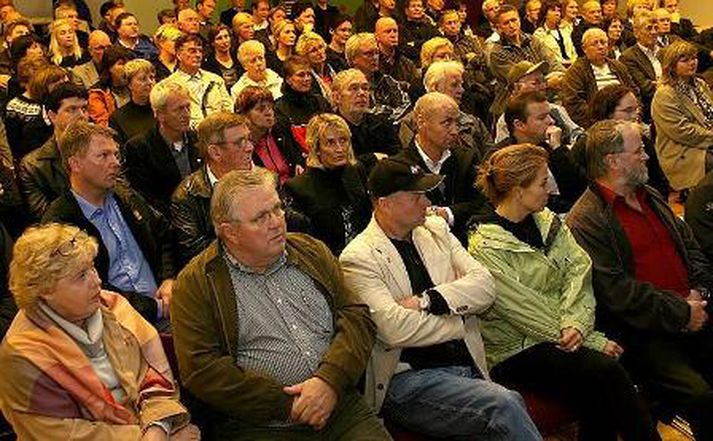 Um tvöhundruð manns mættu á fundinn.